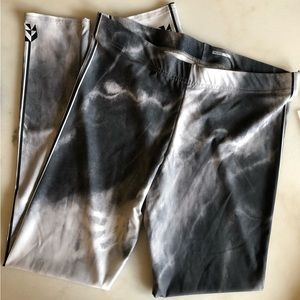 NWT Sarah Sue Leggings